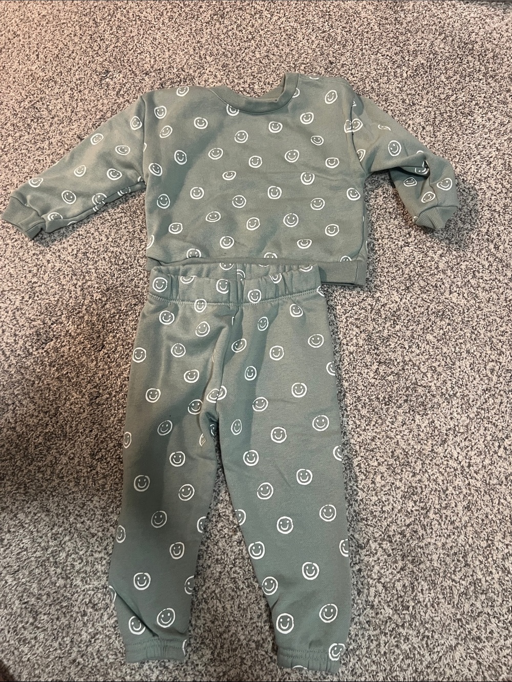 wonder nation Olive Green Smiley Pajama Set